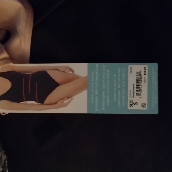 NWT Spanx Womens by assets Remarkable thong Bodysuit - Picture 4 of 5